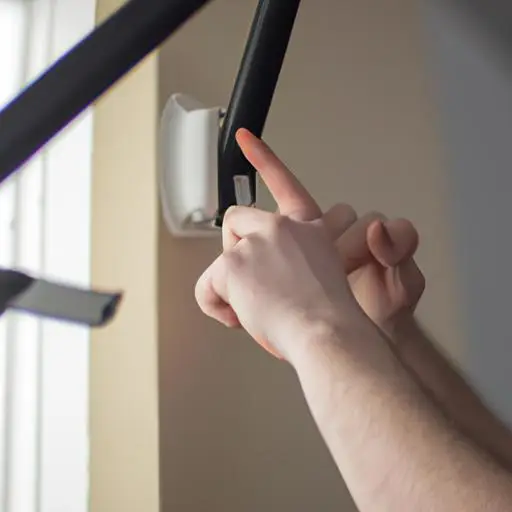Người lắp đặt thiết bị wifi trong phòng.