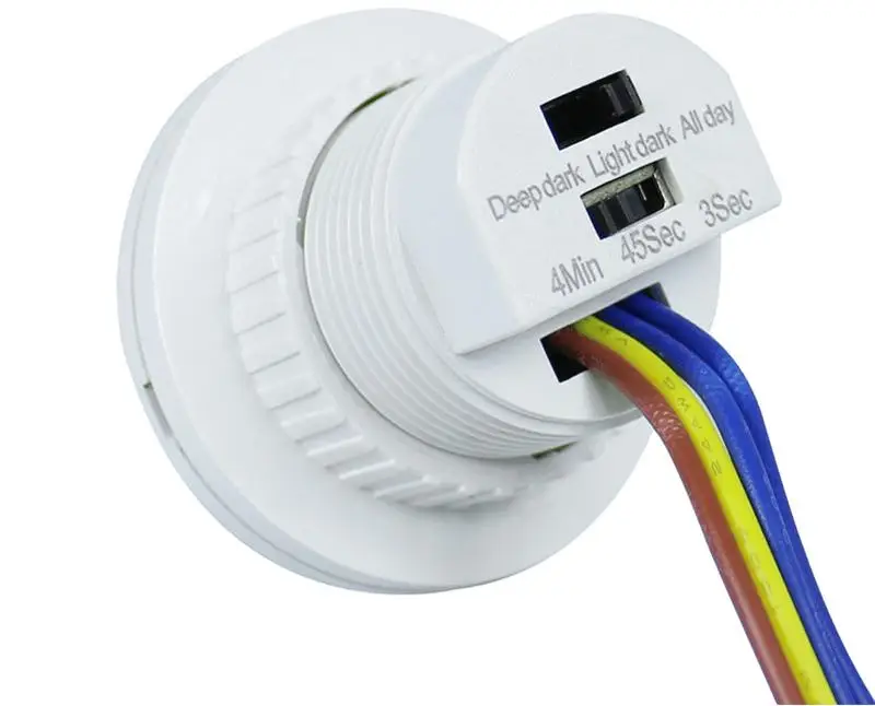 Công tắc cảm ứng hồng ngoại có các dây đấu nối khác nhau, yêu cầu người thực hiện hiểu rõ cách đấu dây