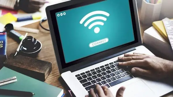 nhân viên lắp đặt cáp quang VNPT