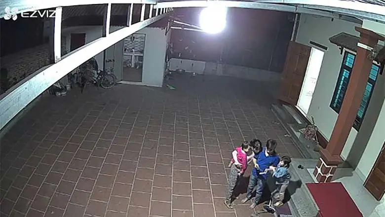 Ezviz C3N ghi hình ban đêm có màu với đèn spotlight, nhận diện chi tiết tốt