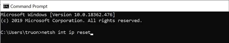 Chạy lệnh netsh int ip reset để làm mới TCP/IP stack