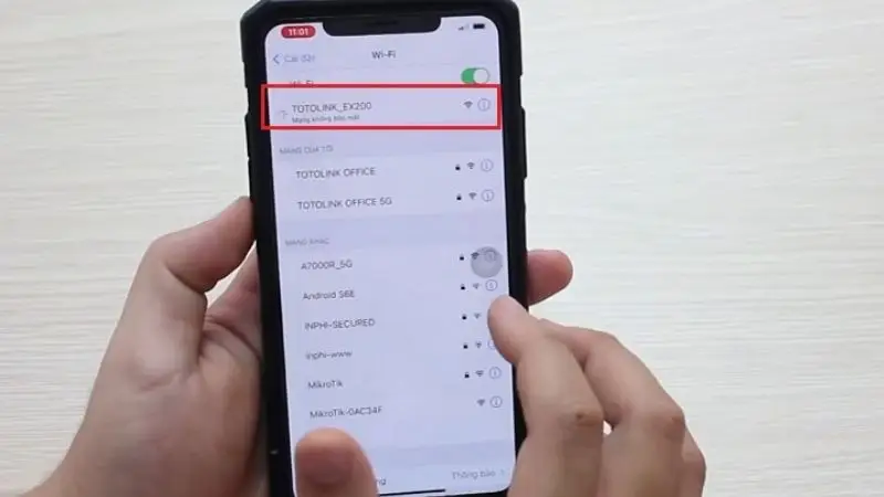 Kết nối điện thoại với mạng Totolink_EX200 trong phần Cài đặt WiFi
