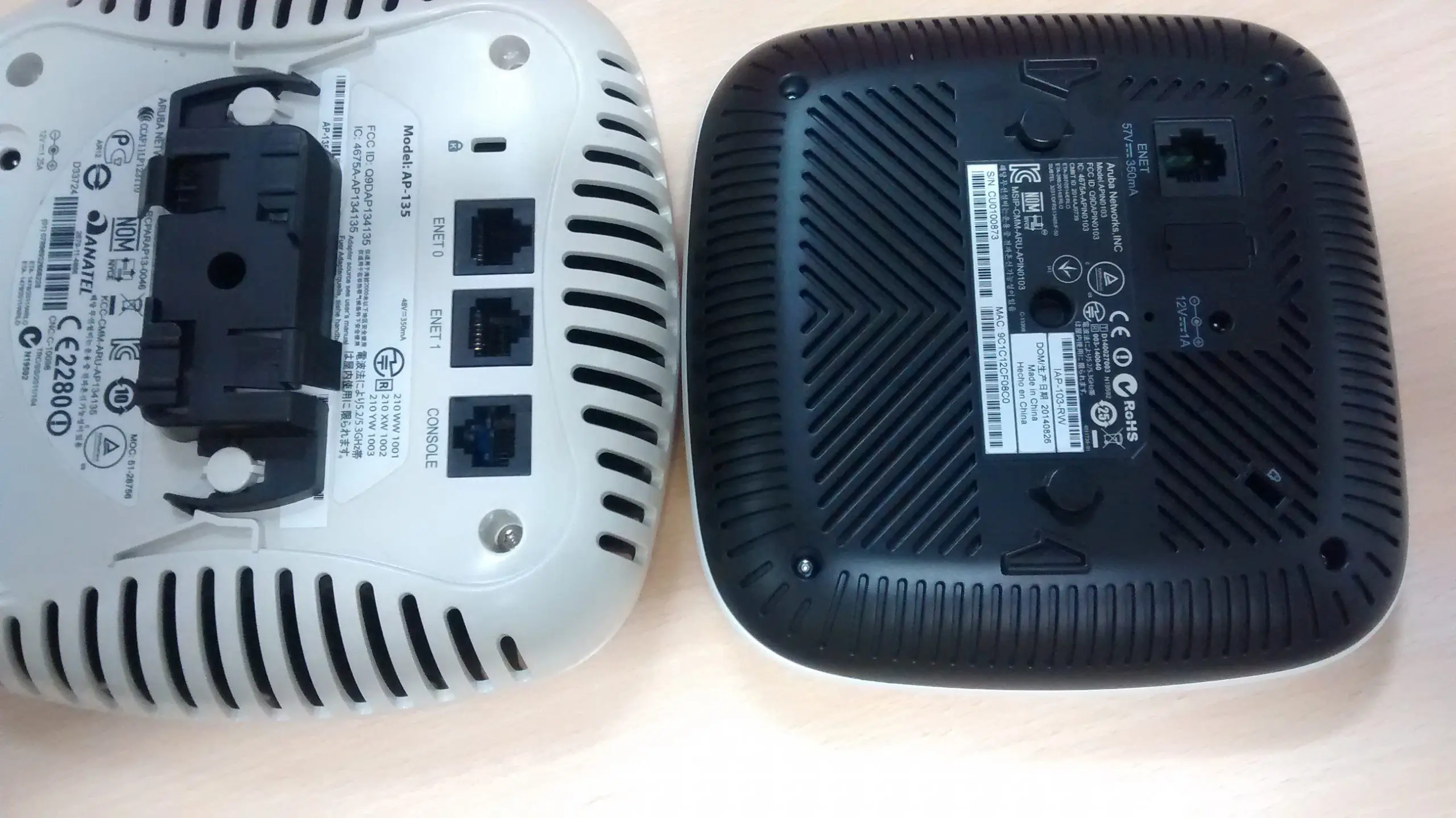 Điểm truy cập Aruba 100-series dùng PoE trong văn phòng